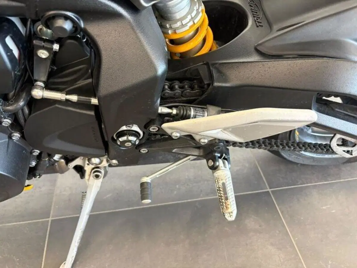 Triumph Street Triple 765 RS (2023 - 26) (4)