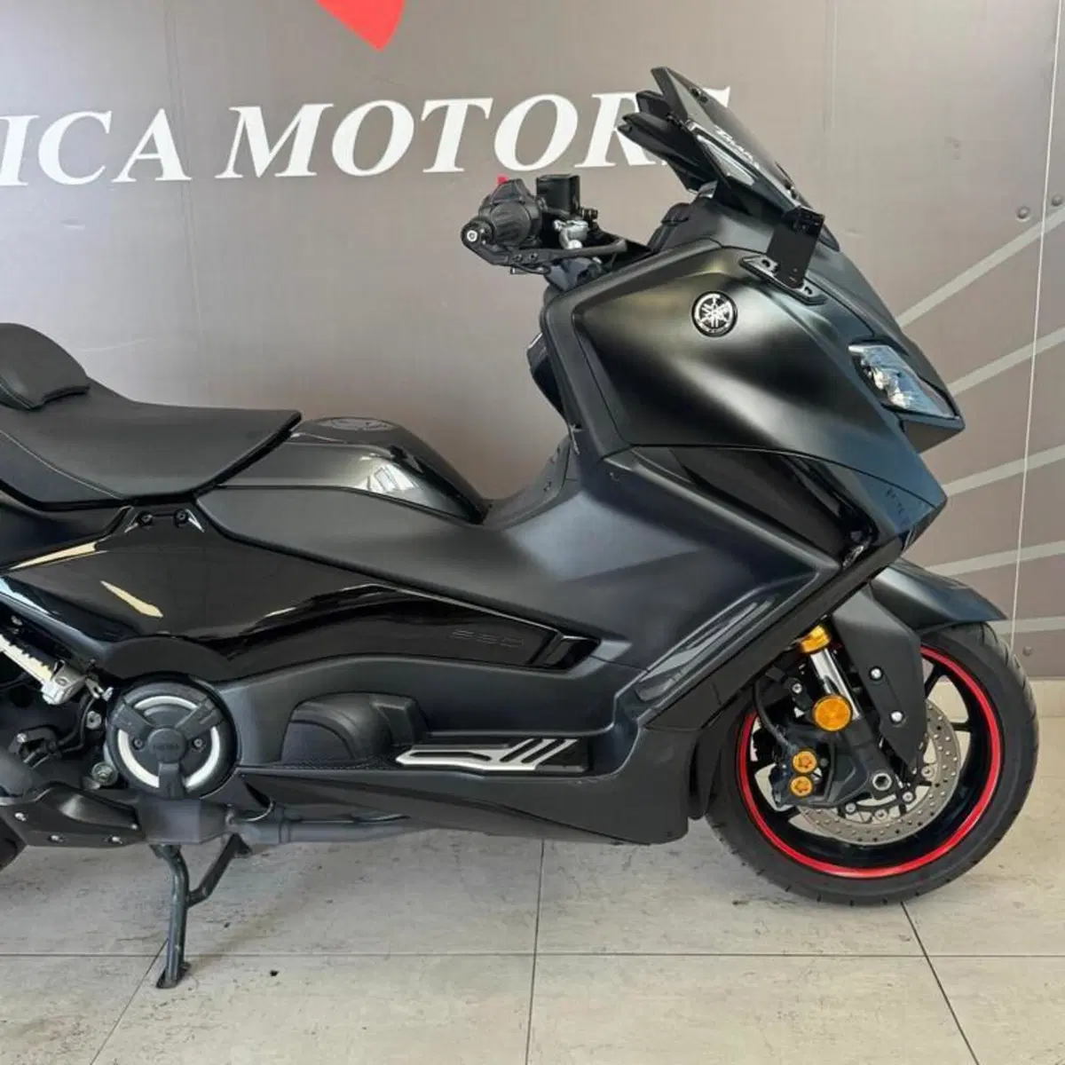 Yamaha T-Max 560 Tech Max (2022 - 24) (3)