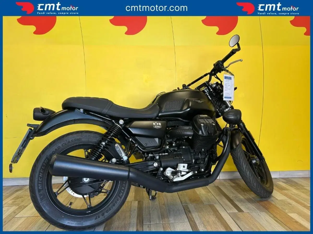 Moto Guzzi V7 Stone (2021 - 24) (4)