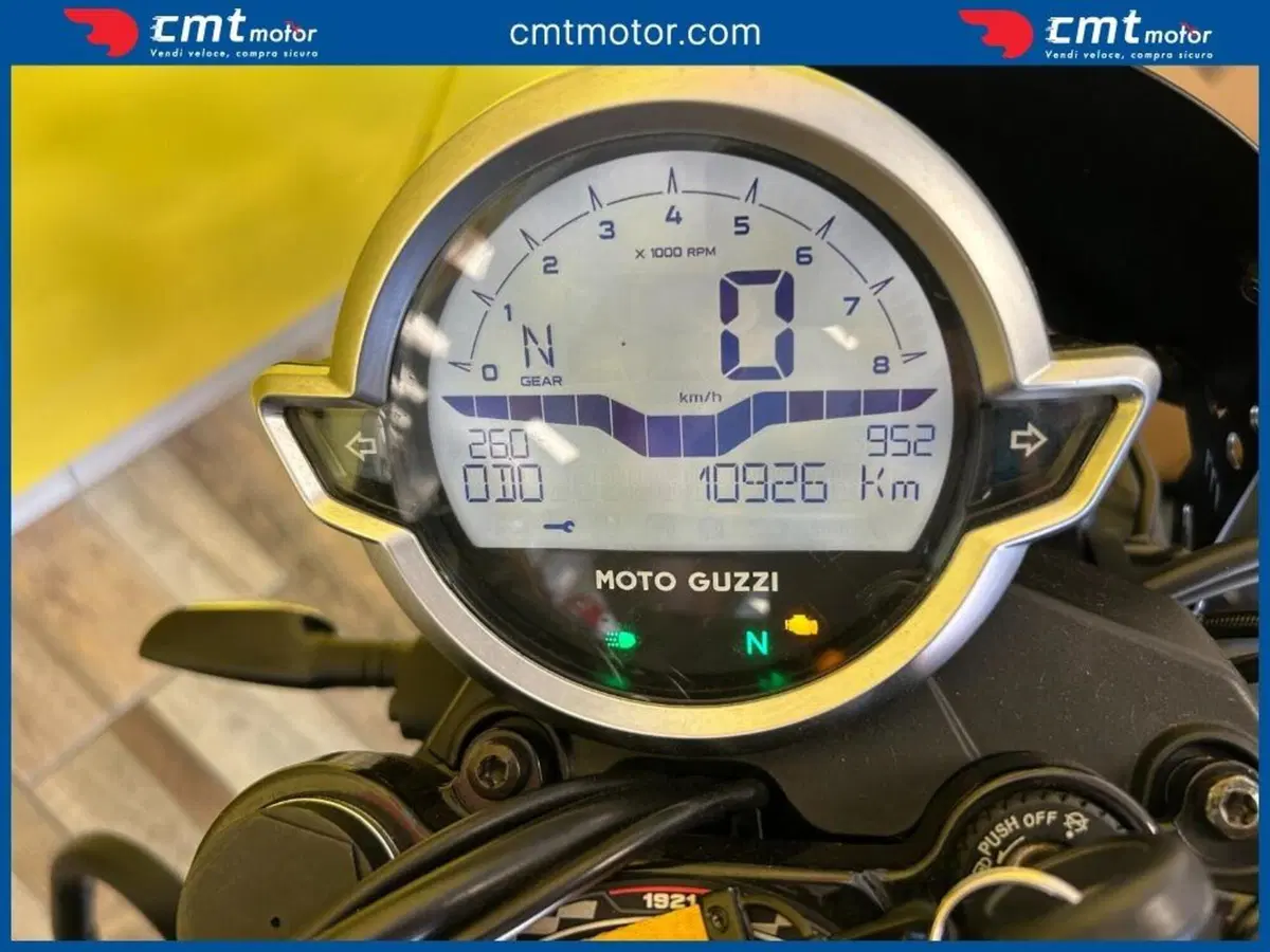 Moto Guzzi V7 Stone (2021 - 24) (5)