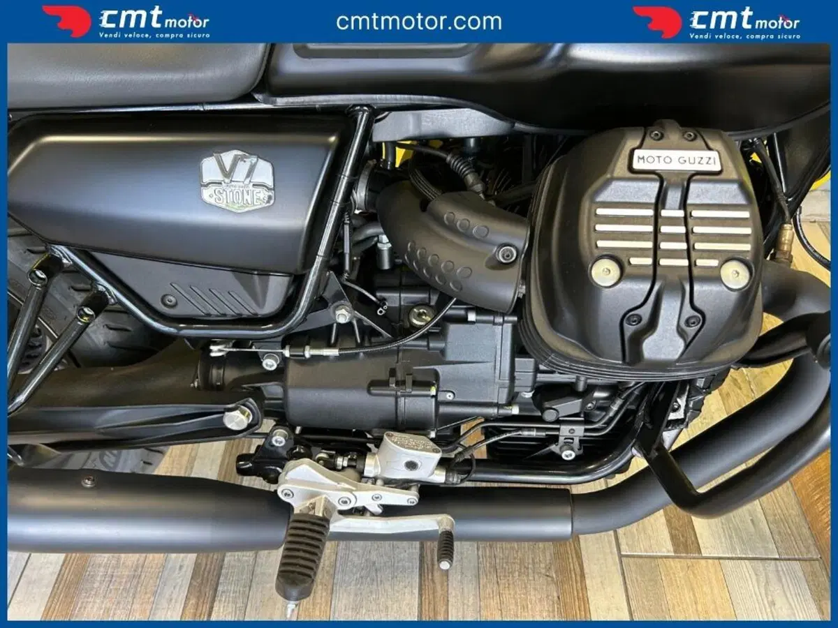 Moto Guzzi V7 Stone (2021 - 24) (6)