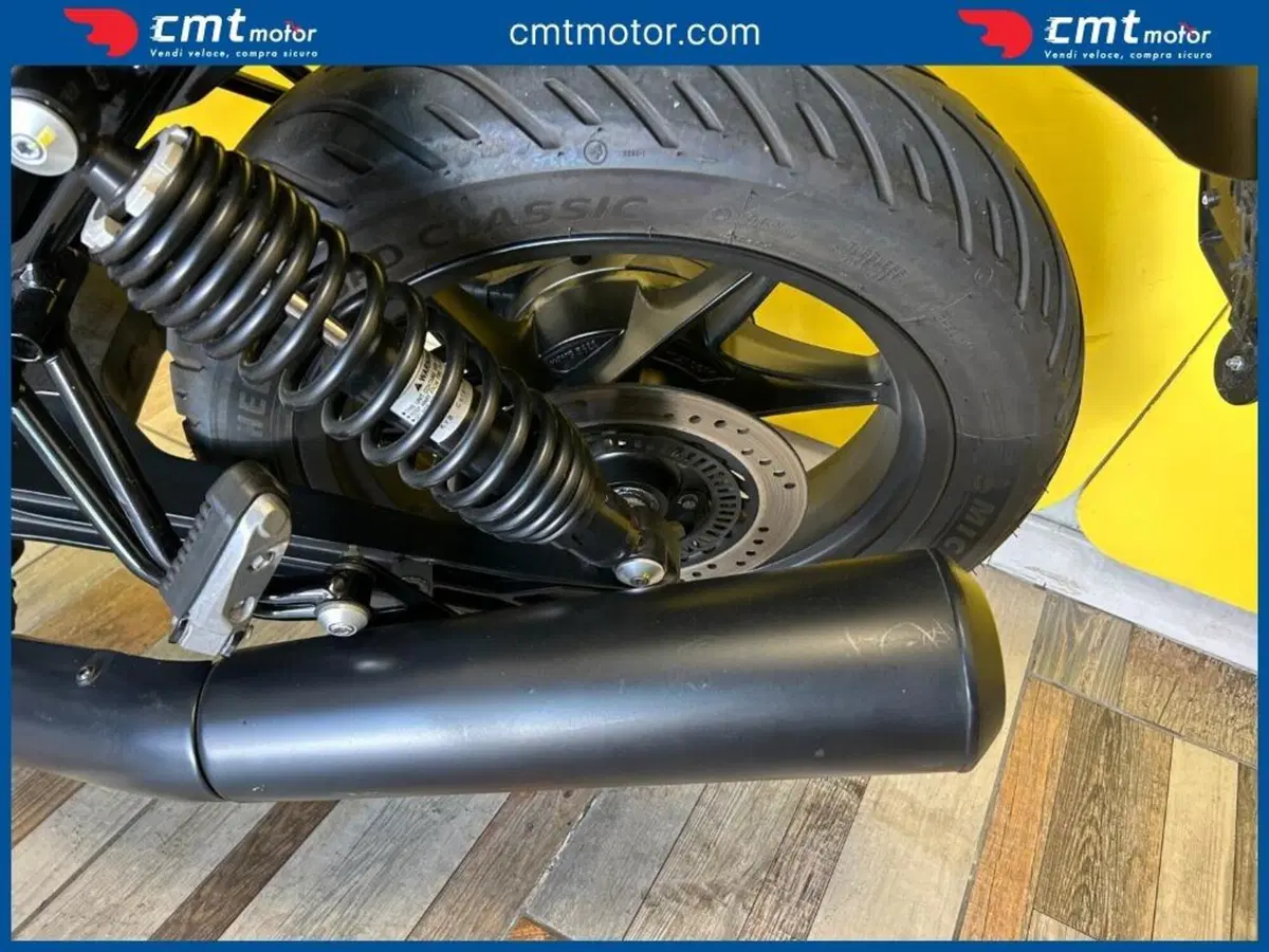 Moto Guzzi V7 Stone (2021 - 24) (8)
