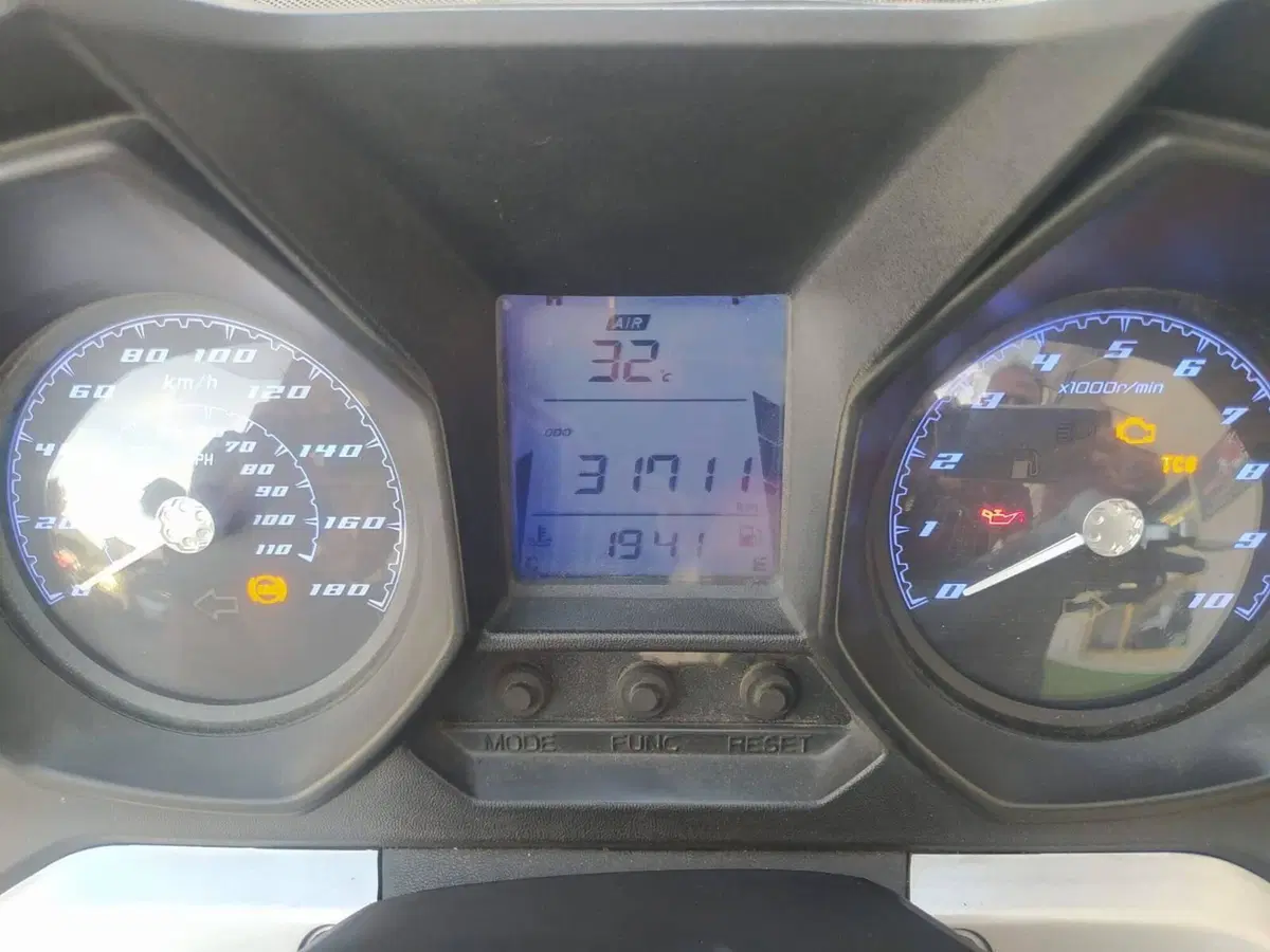 Kymco Downtown 350i ABS (2016 - 20) (9)