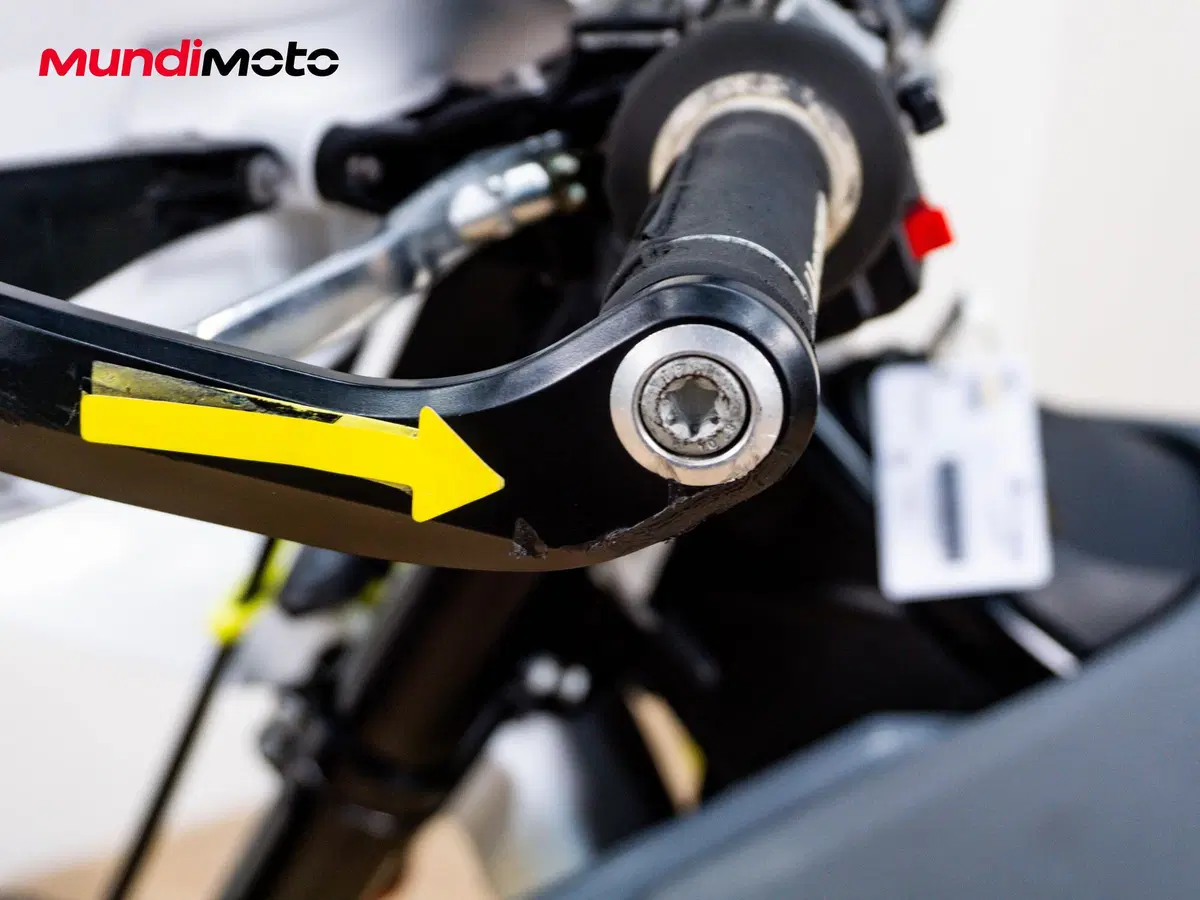 Husqvarna 701 Supermoto (2016) (14)