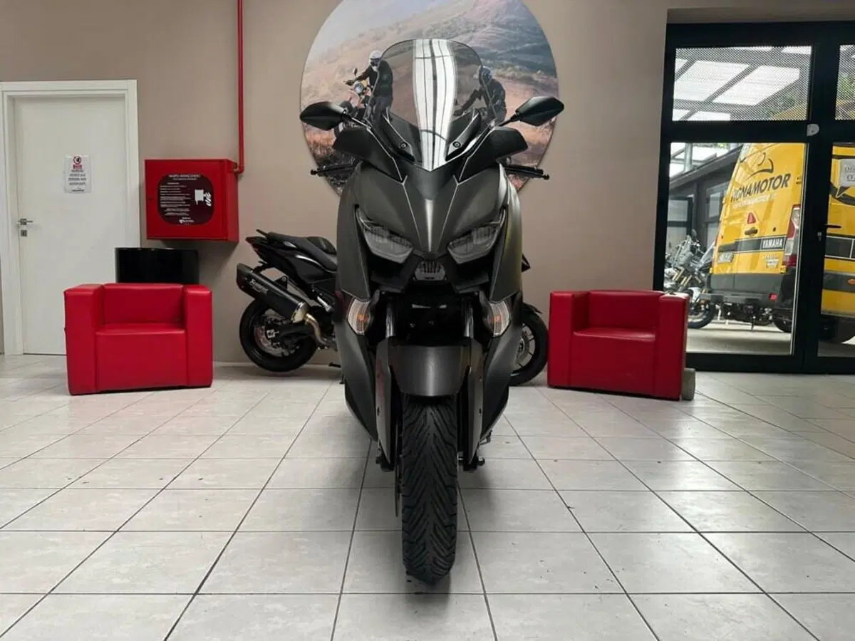 Yamaha X-Max 300 Tech Max (2020) (2)