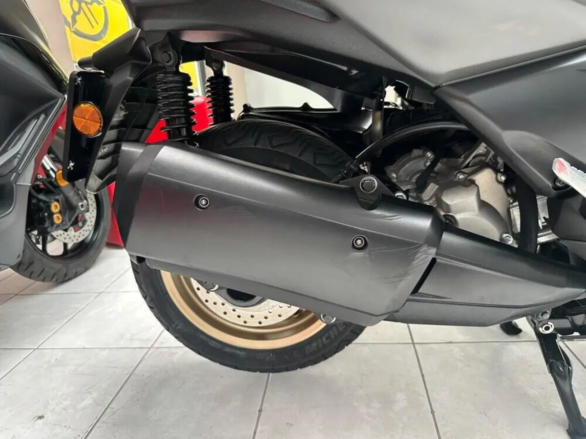 Yamaha X-Max 300 Tech Max (2020) (6)