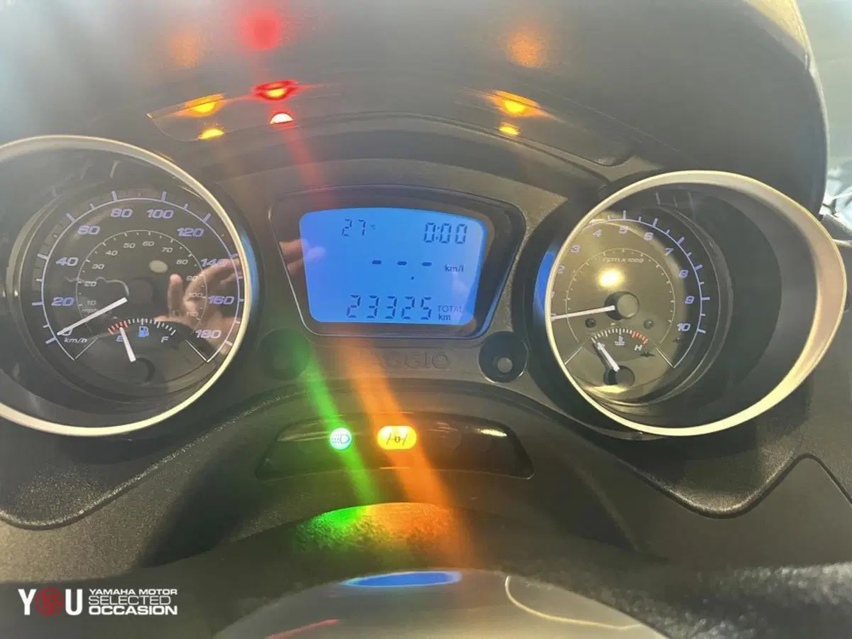 Piaggio MP3 300 Sport ABS Hpe (2021 - 24) (4)
