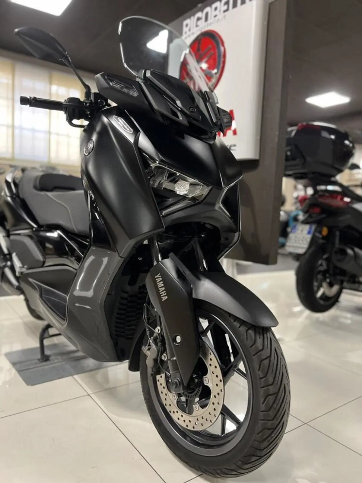 Yamaha X-Max 300 Tech Max (2021 - 24) (2)