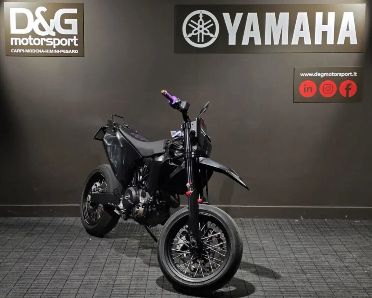 Husqvarna 701 Supermoto (2022) (2)