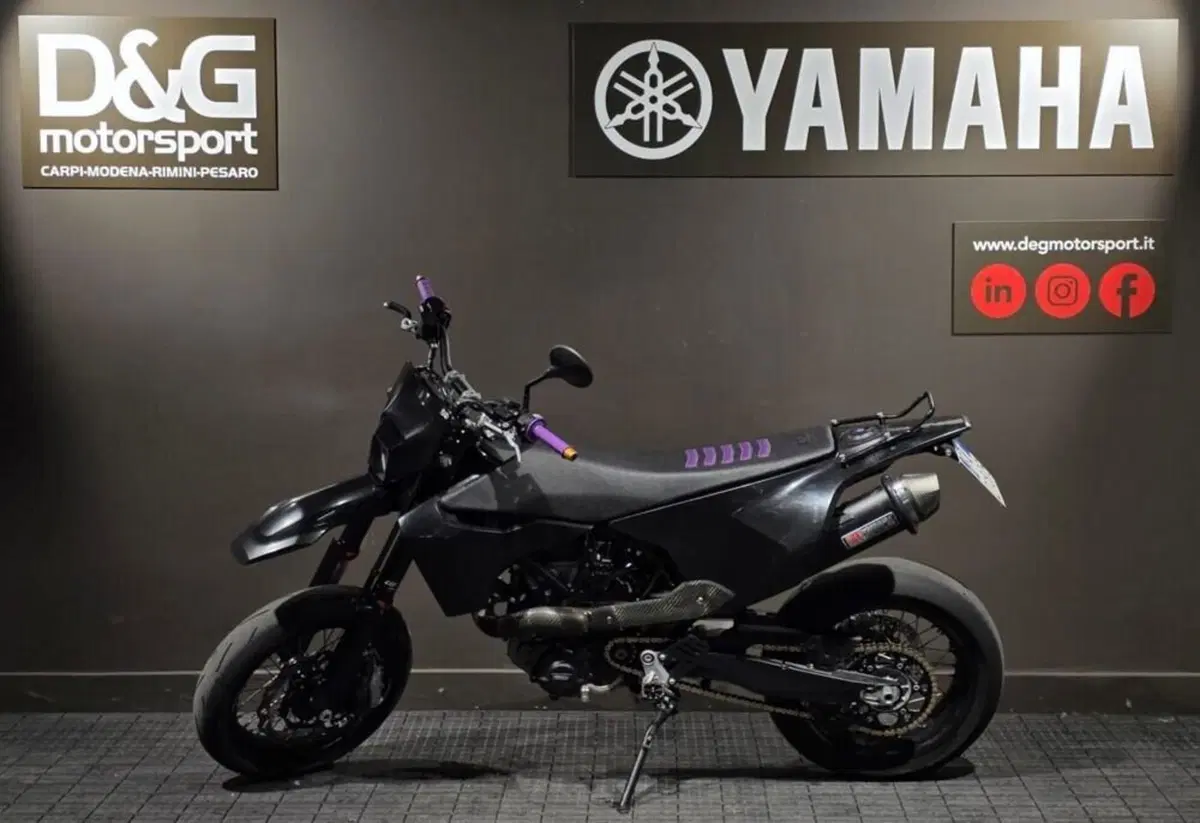 Husqvarna 701 Supermoto (2022) (4)
