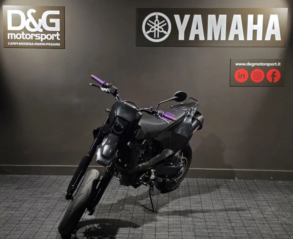 Husqvarna 701 Supermoto (2022) (3)