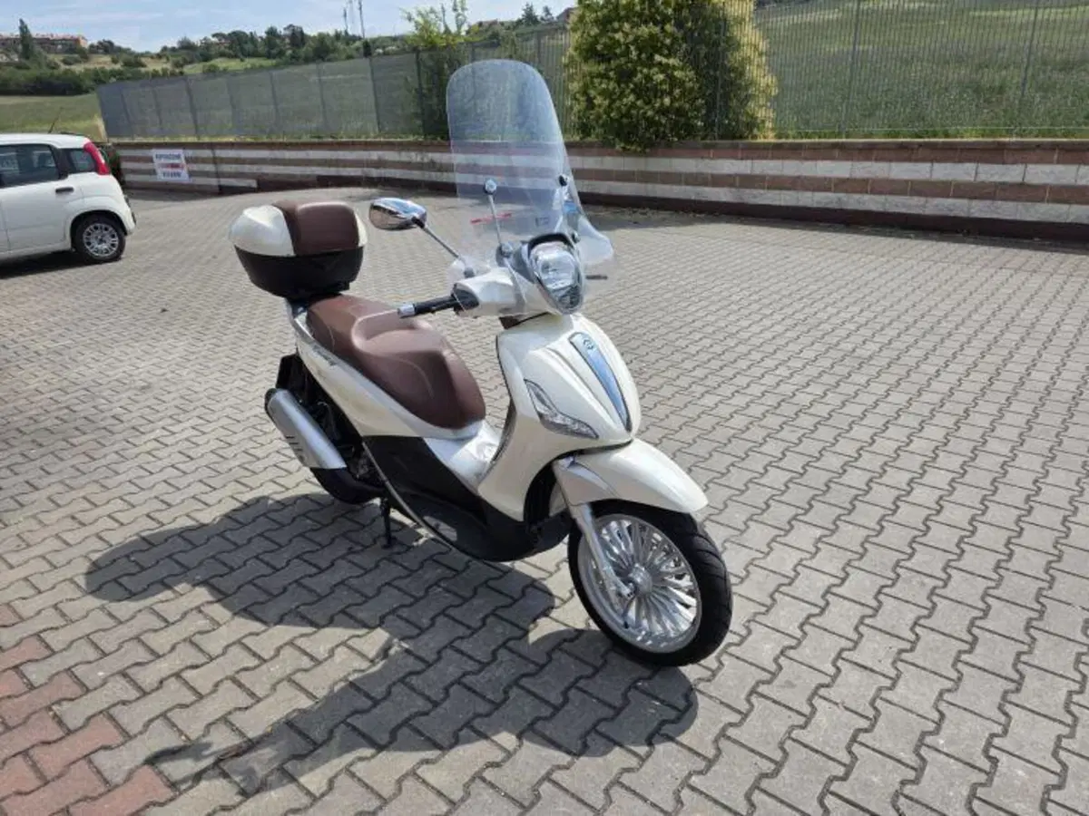 Piaggio Beverly 300 i.e. (2010 - 16) (2)