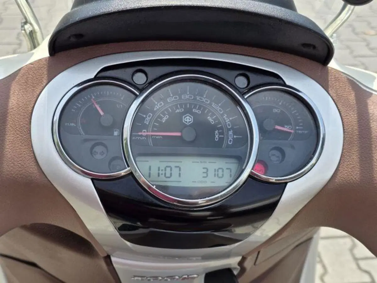 Piaggio Beverly 300 i.e. (2010 - 16) (7)
