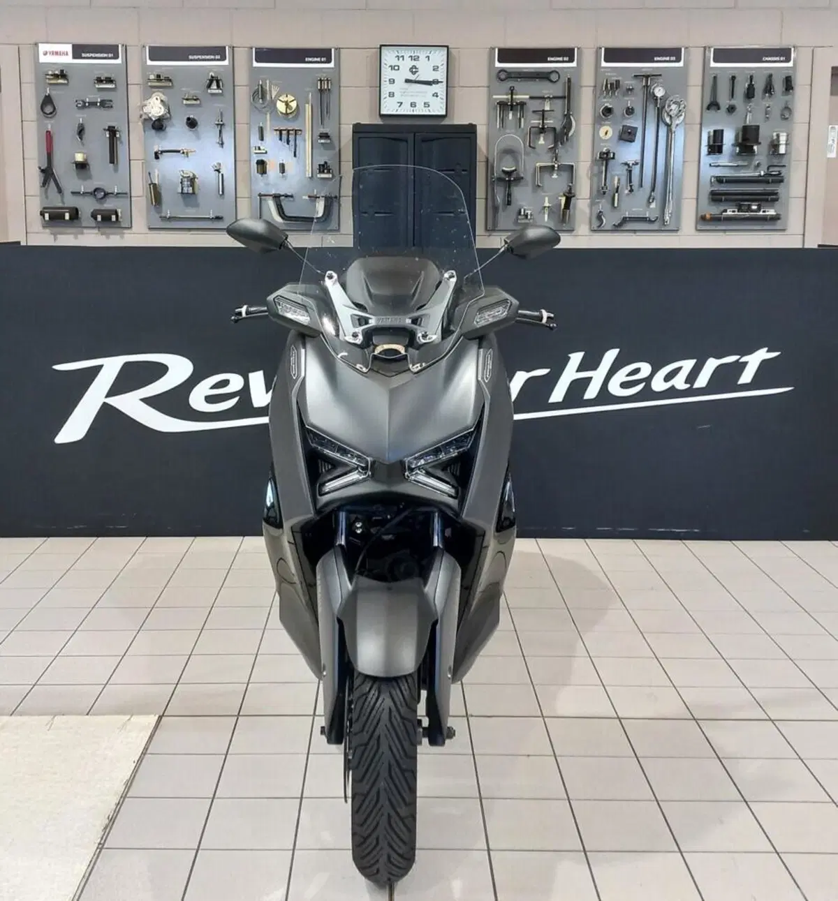 Yamaha X-Max 300 Tech Max (2025 - 26) (3)