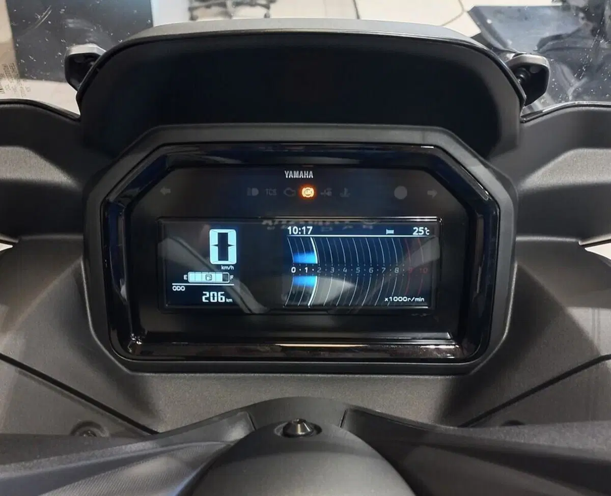 Yamaha X-Max 300 Tech Max (2025 - 26) (4)