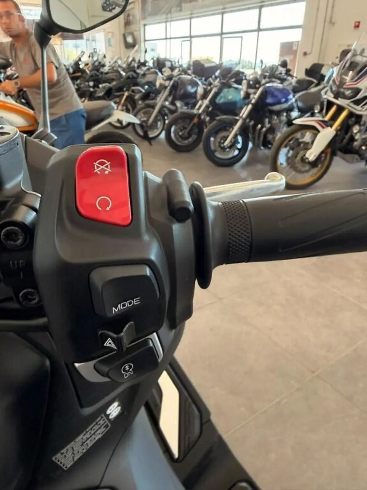Yamaha T-Max 560 Tech Max (2022 - 24) (7)