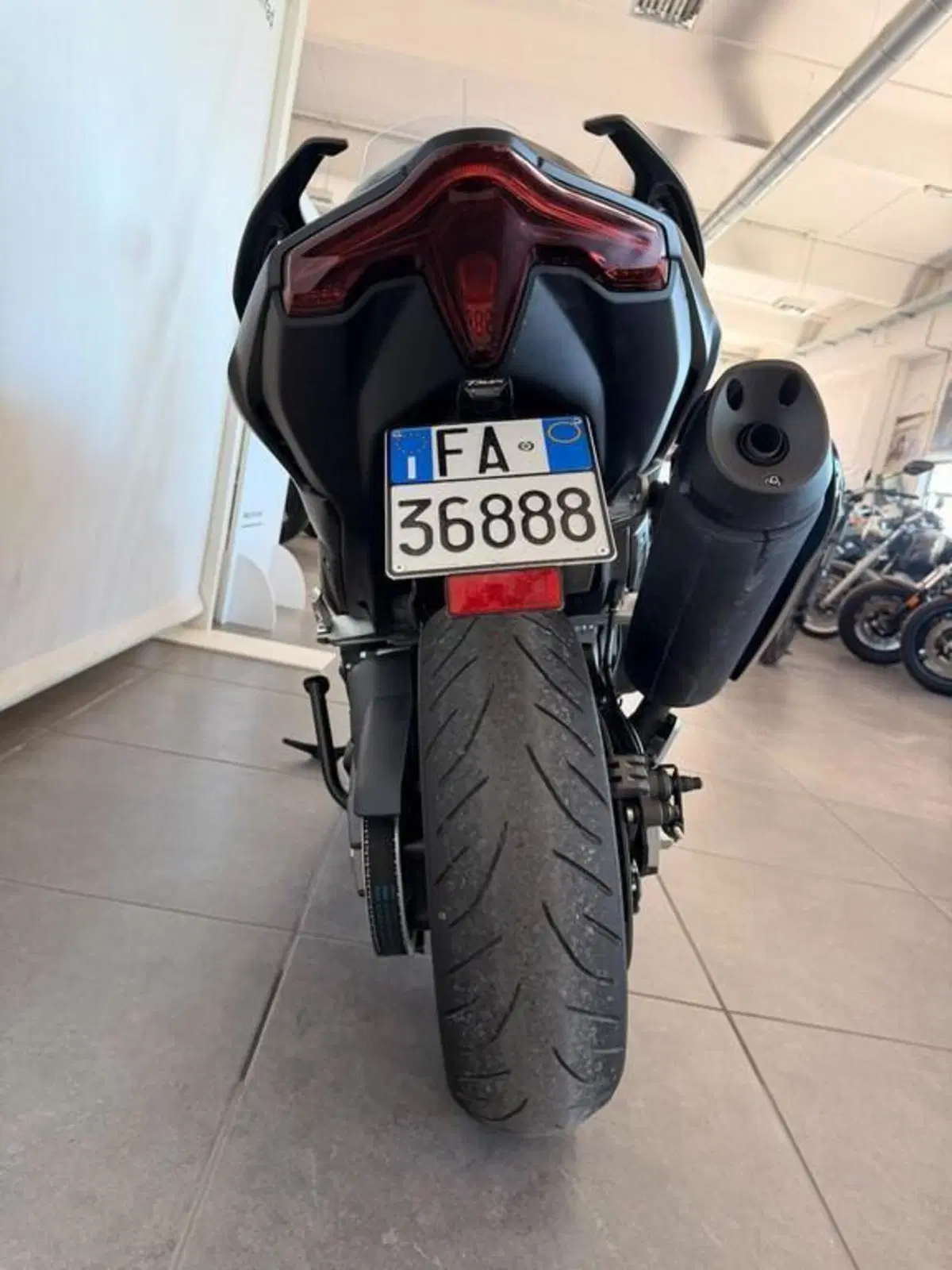 Yamaha T-Max 560 Tech Max (2022 - 24) (4)