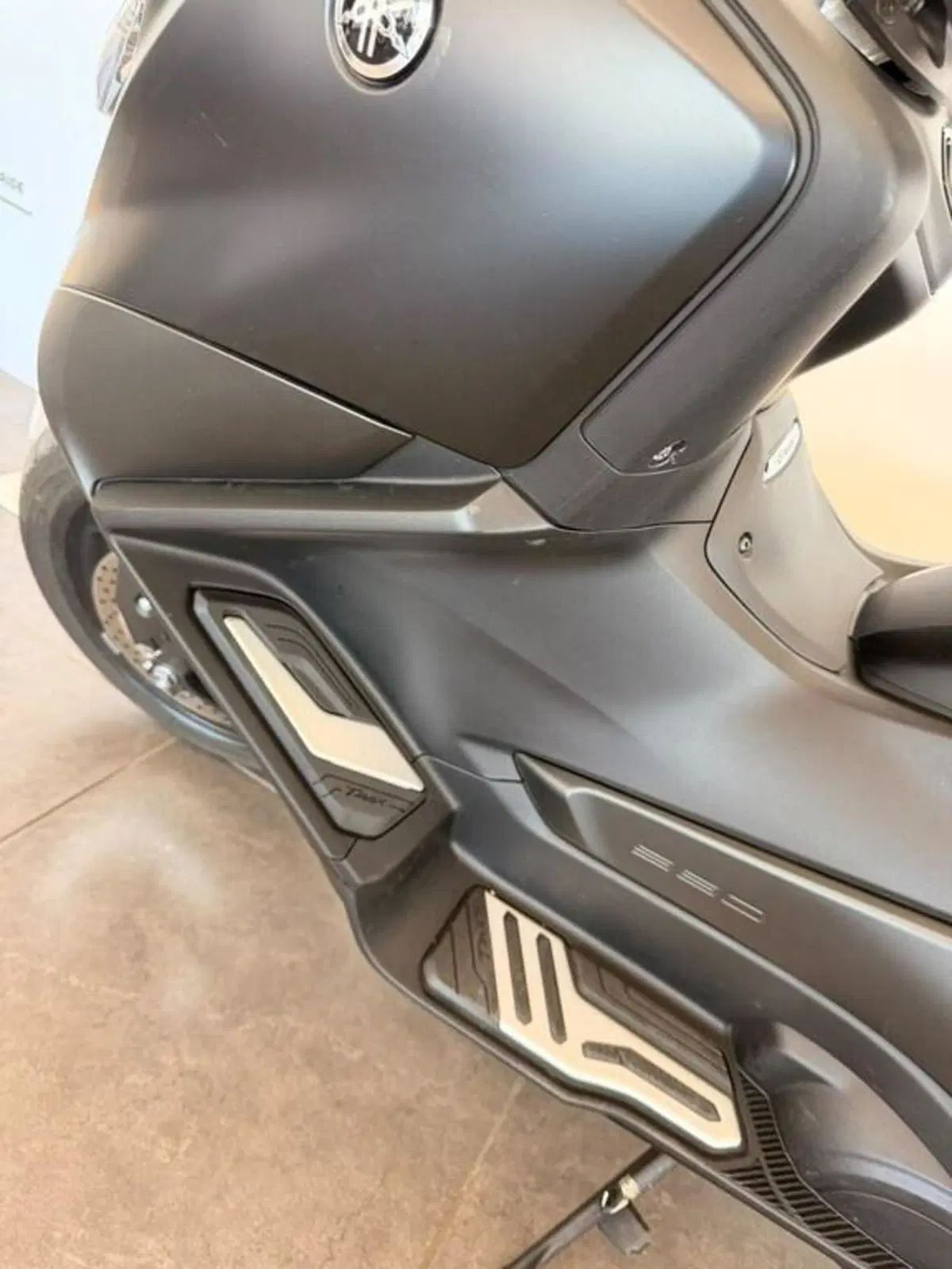 Yamaha T-Max 560 Tech Max (2022 - 24) (10)