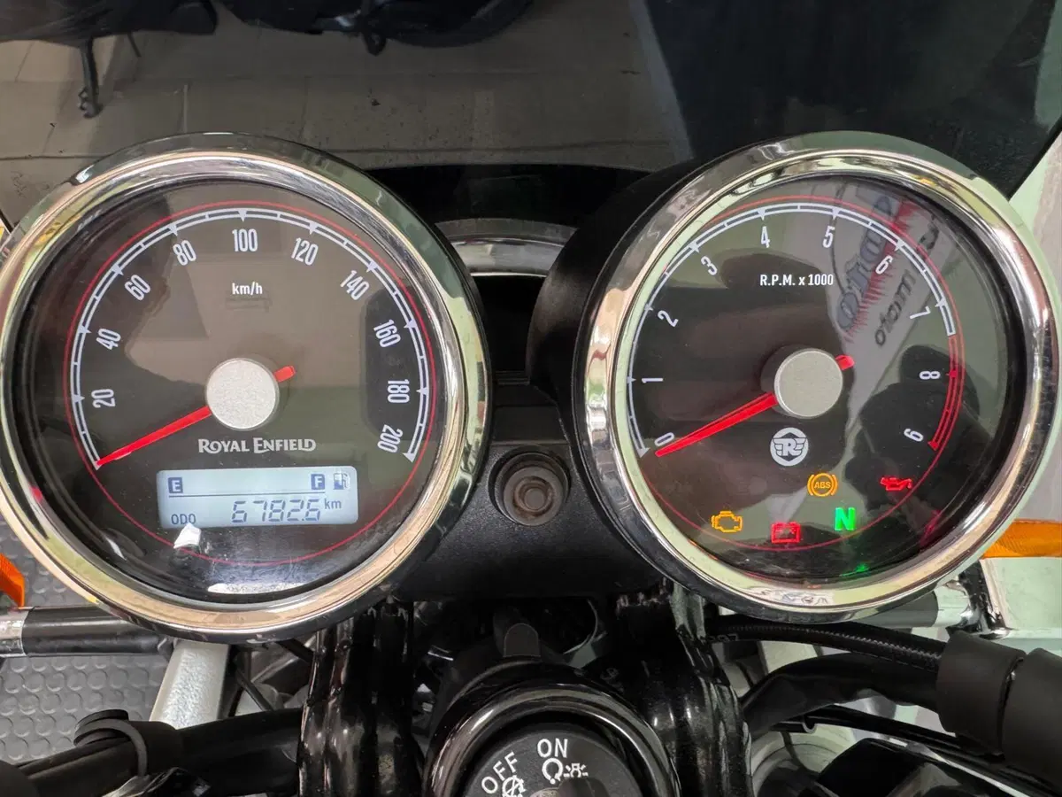 Royal Enfield Interceptor 650 (2021 - 26) (8)