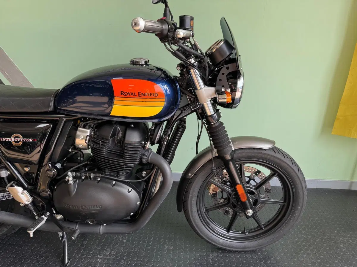 Royal Enfield Interceptor 650 (2021 - 26) (10)