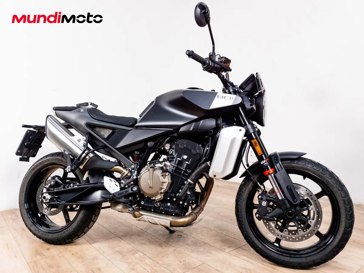 Husqvarna Svartpilen 801 (2024 - 26) (2)