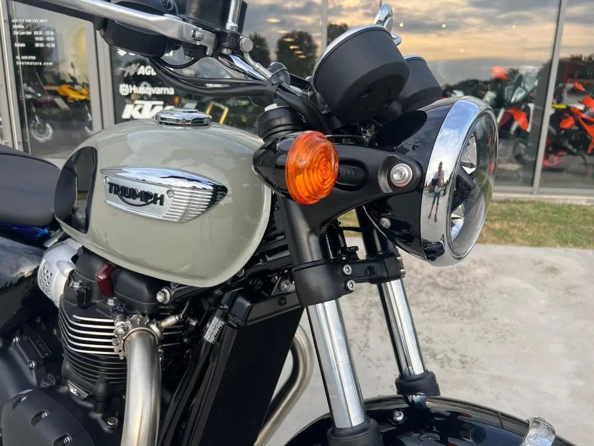 Triumph Bonneville T100 (2026) (2)
