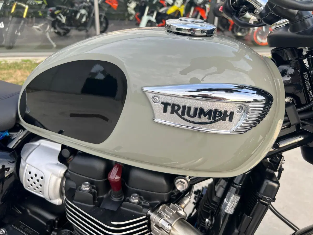 Triumph Bonneville T100 (2026) (4)