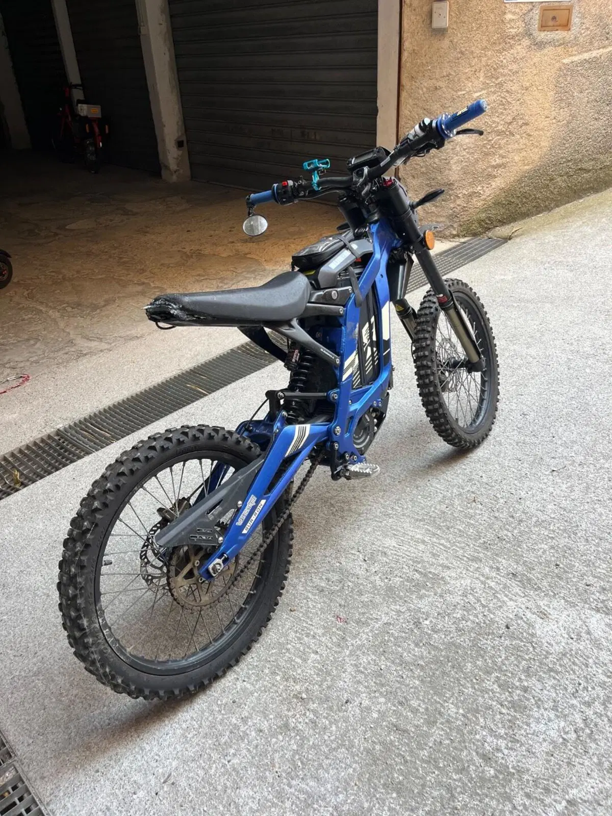 Sur - Ron Light Bee (2019 - 24) (3)