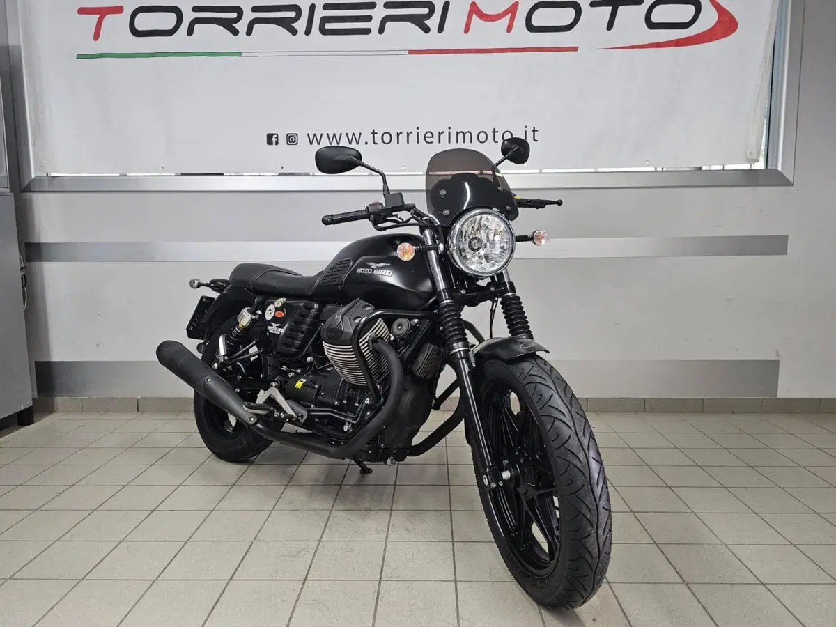 Moto Guzzi V7 II Stone (2015 - 17)