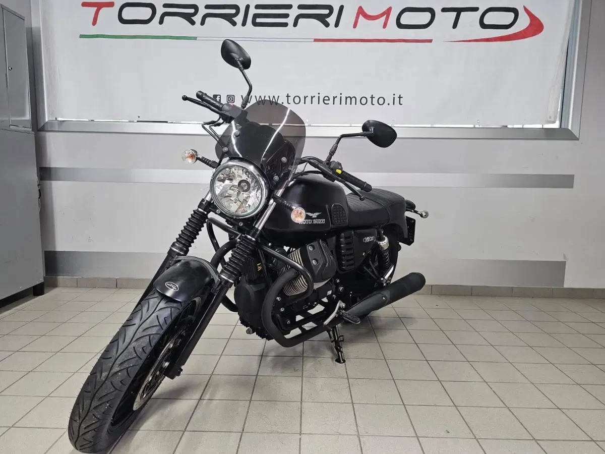 Moto Guzzi V7 II Stone (2015 - 17) (2)