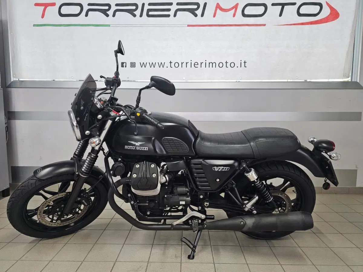 Moto Guzzi V7 II Stone (2015 - 17) (3)