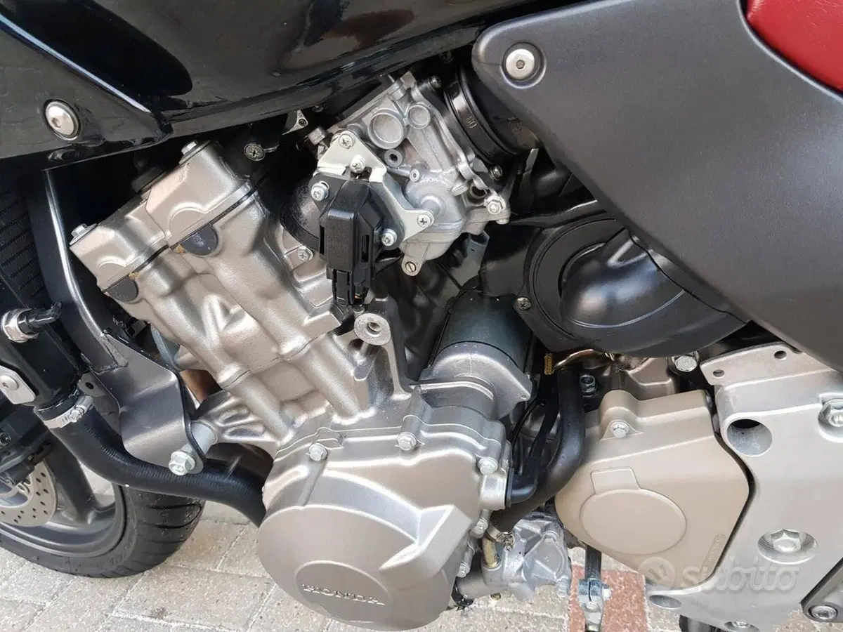 Honda Hornet 600 S (1999 - 01) (2)