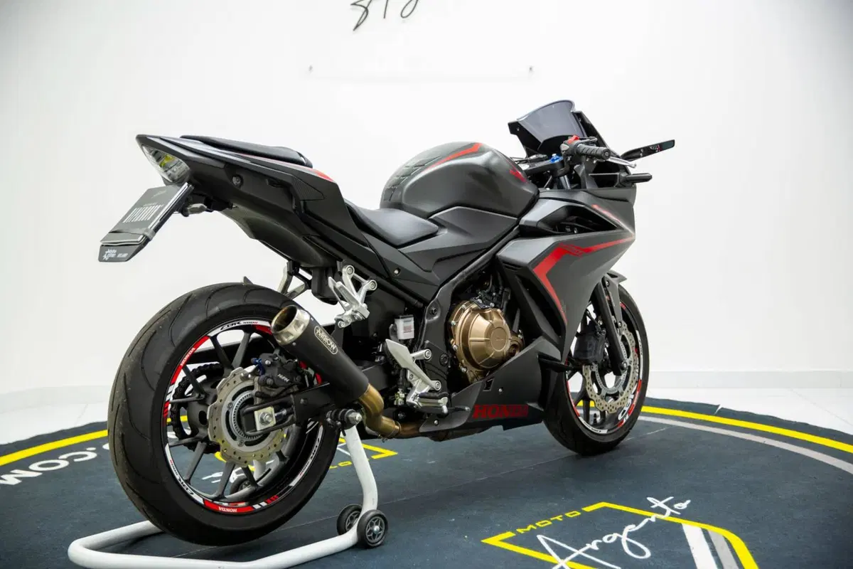 Honda CBR 500 R (2021) (7)
