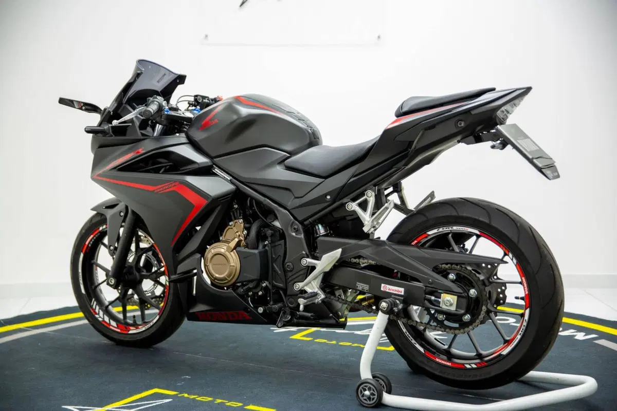 Honda CBR 500 R (2021) (9)