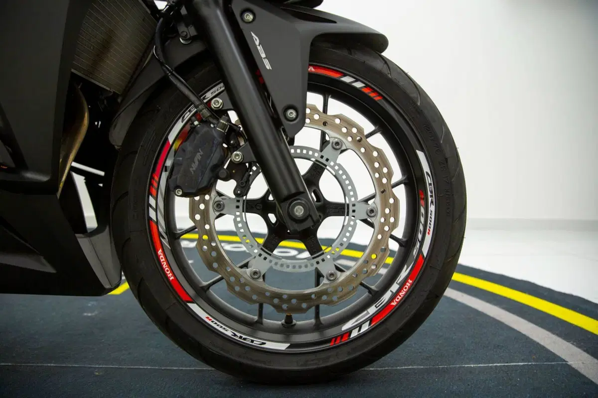 Honda CBR 500 R (2021) (13)