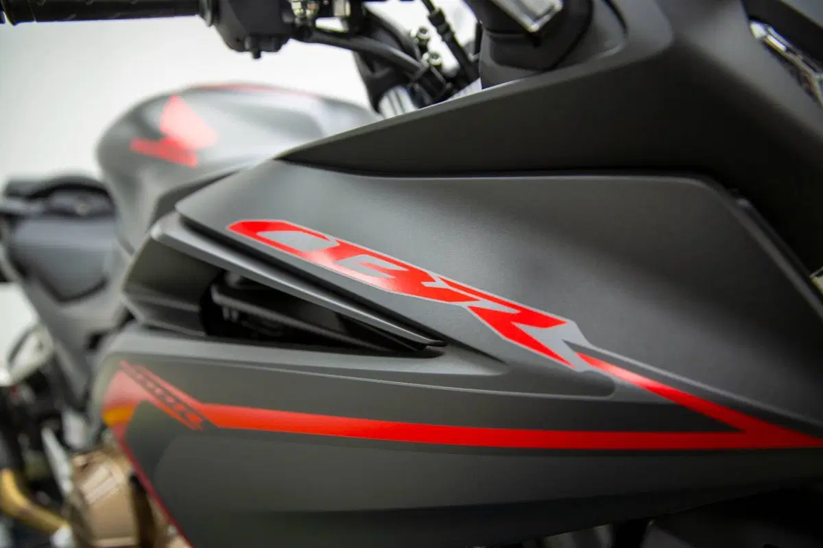 Honda CBR 500 R (2021) (14)