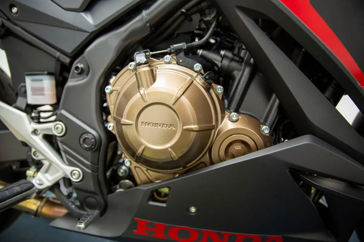 Honda CBR 500 R (2021) (15)