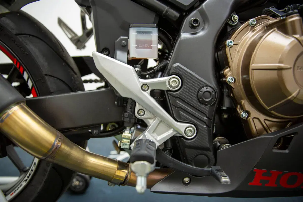 Honda CBR 500 R (2021) (16)