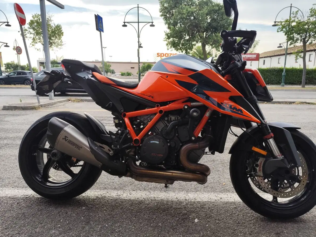 KTM 1290 Super Duke R (2020) (2)