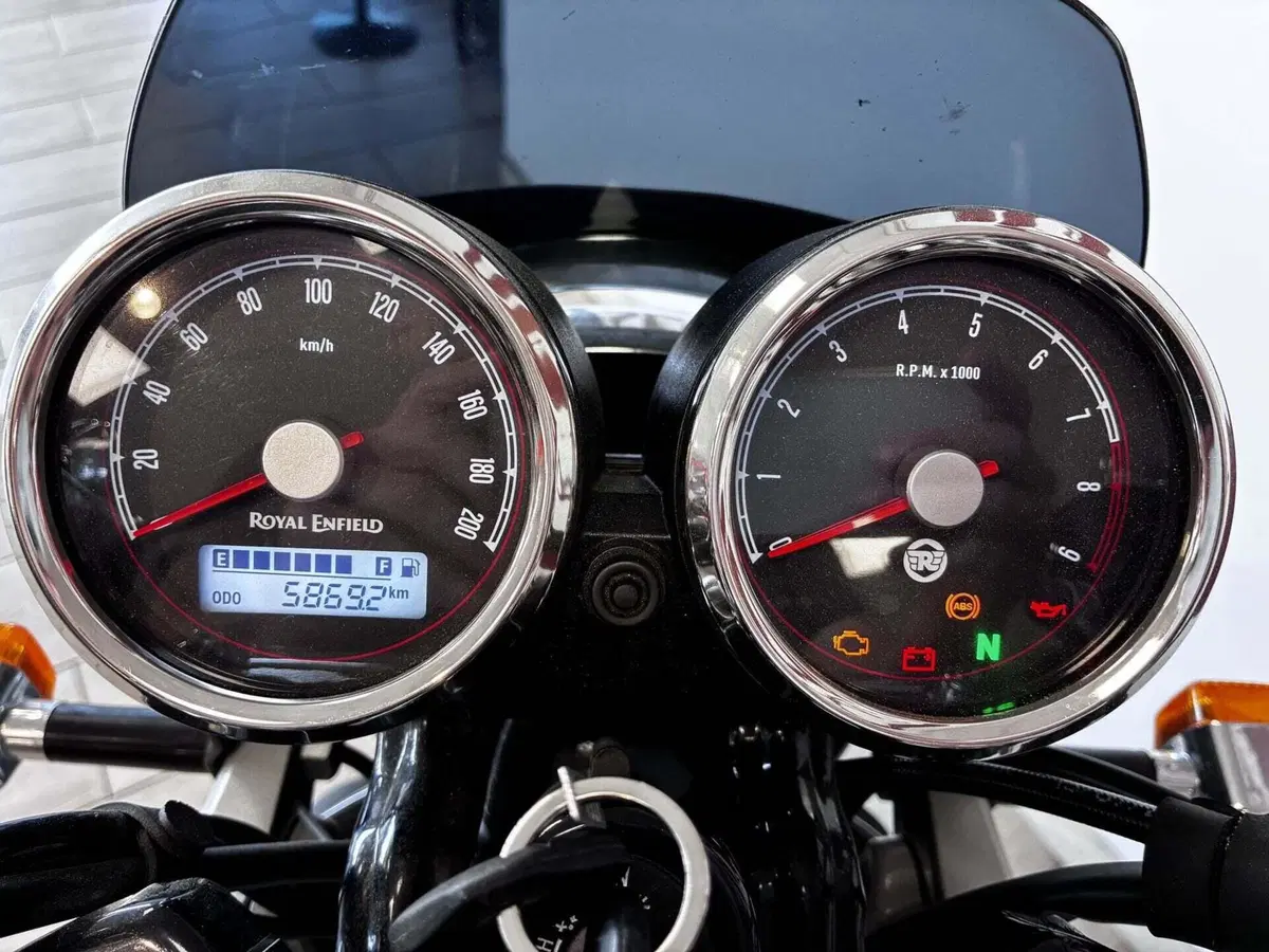 Royal Enfield Interceptor 650 (2021 - 26) (5)