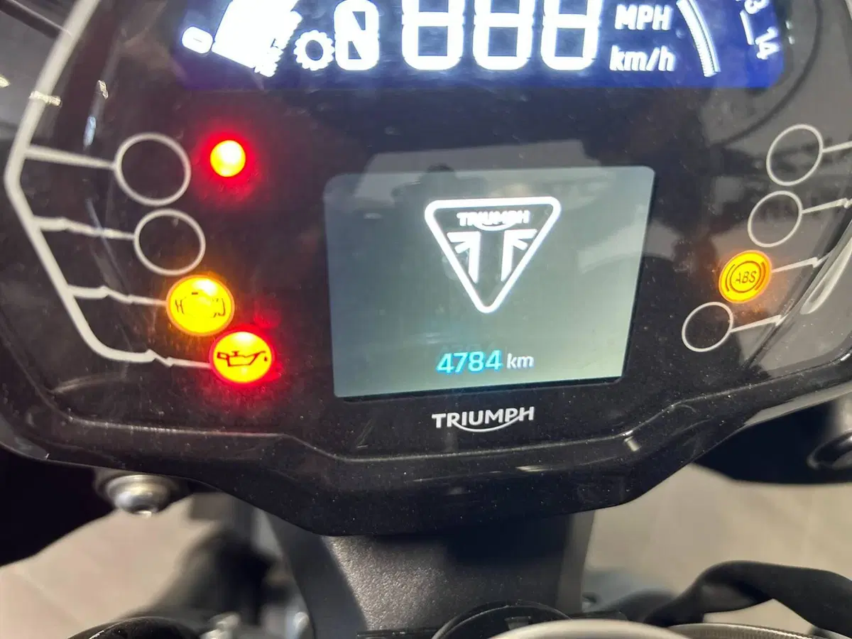 Triumph Street Triple 765 R (2023 - 26) (5)