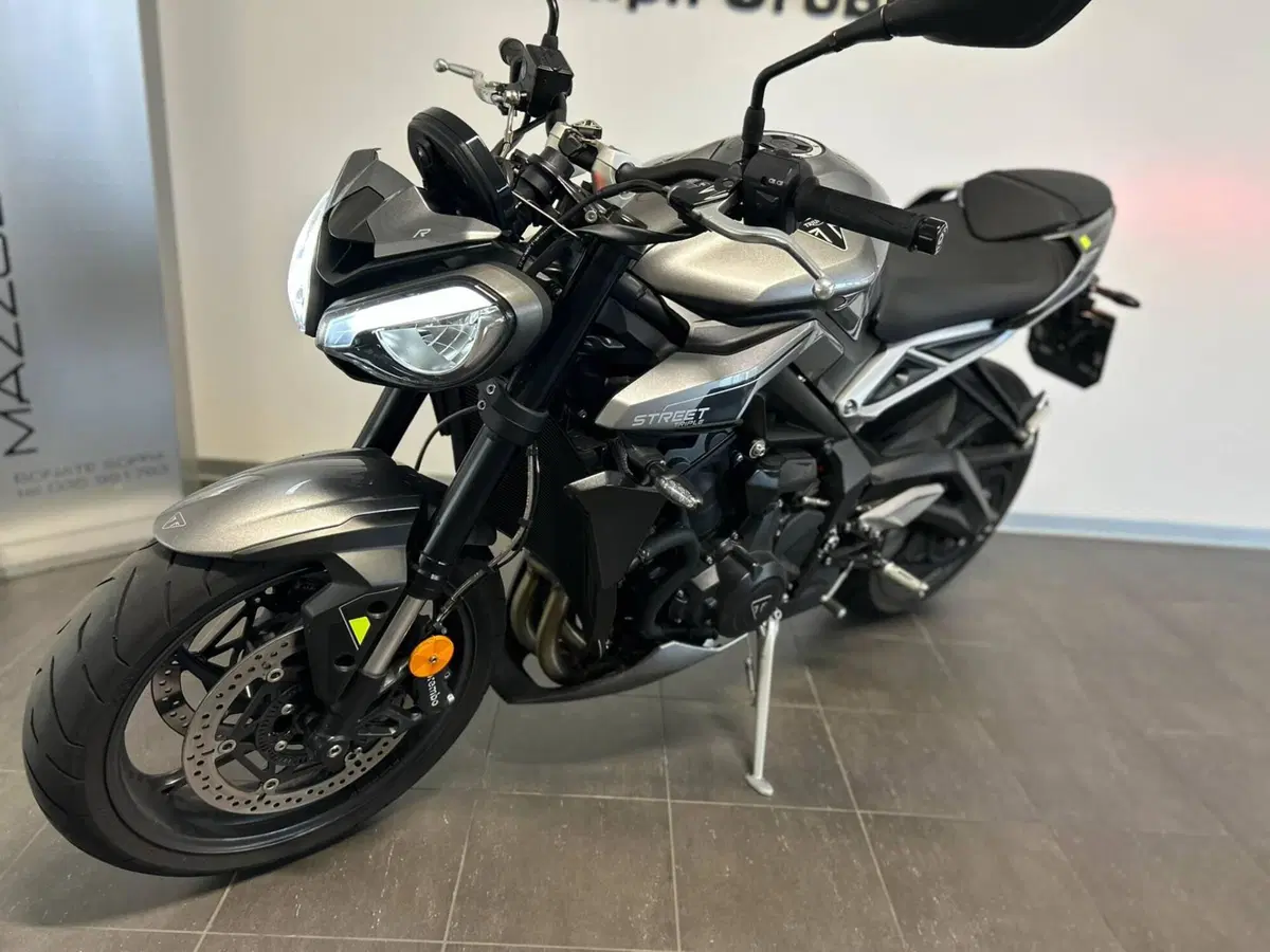Triumph Street Triple 765 R (2023 - 26) (6)
