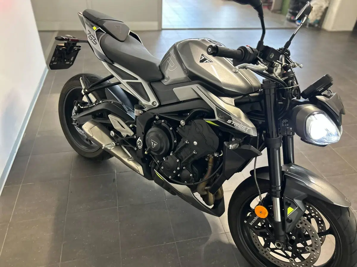 Triumph Street Triple 765 R (2023 - 26) (7)