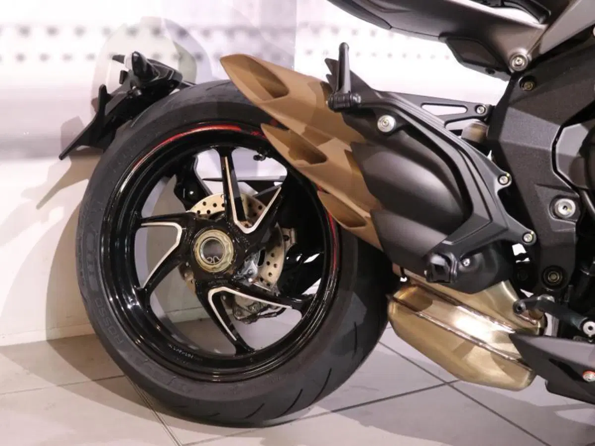 MV Agusta Brutale 800 RR (2021 - 25) (5)