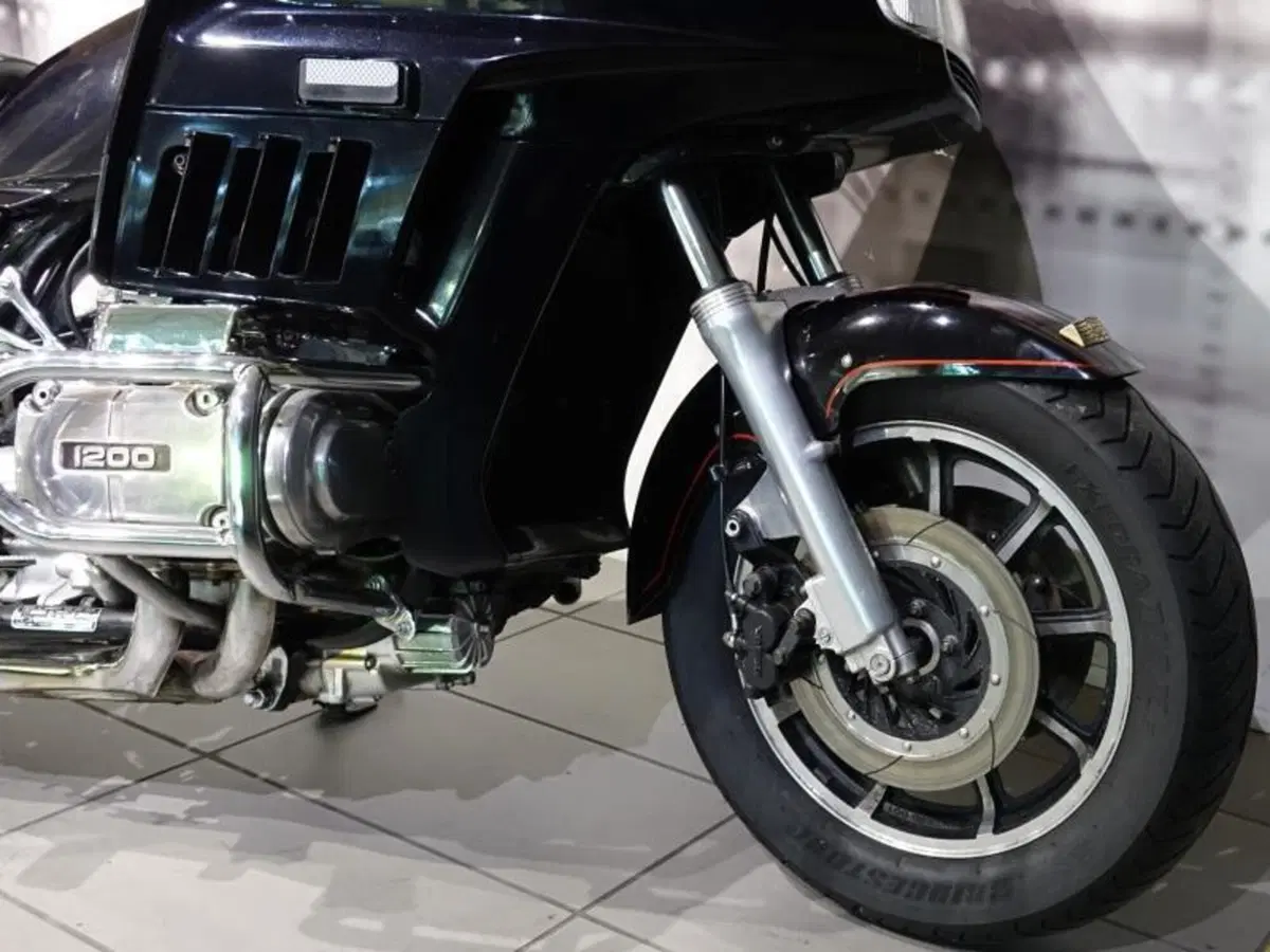 Honda GL 1200 Gold wing (9)