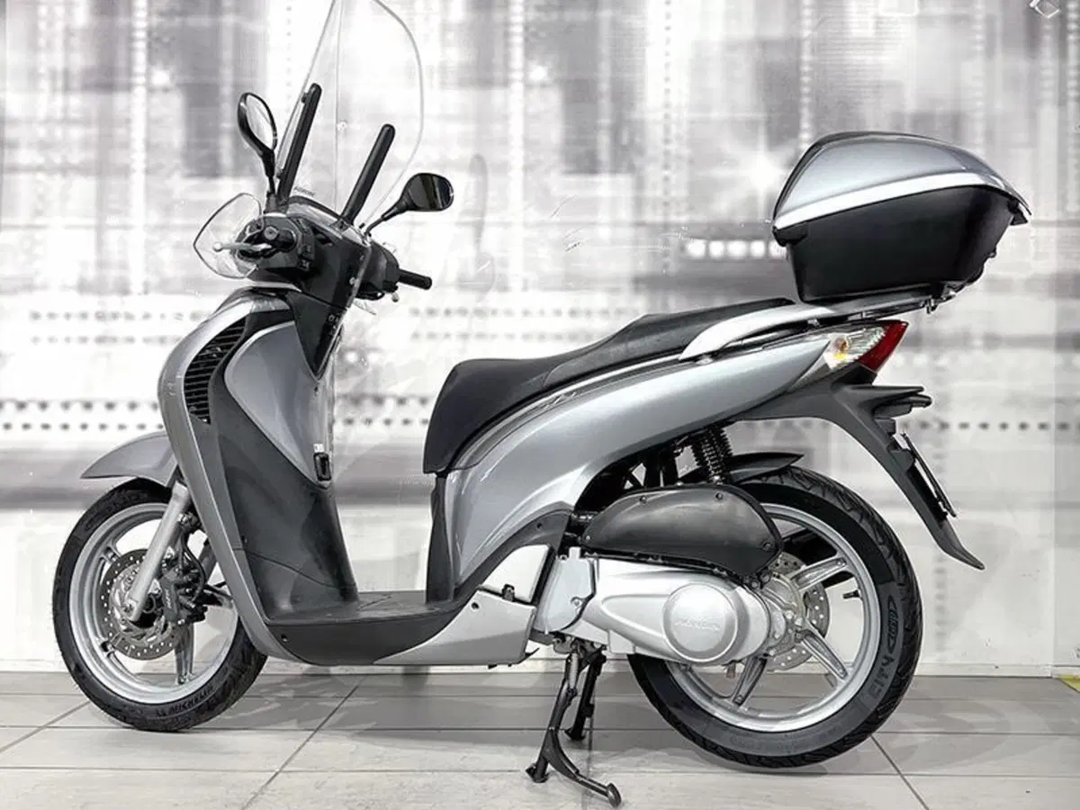 Honda SH 150i (2009 - 12) (2)