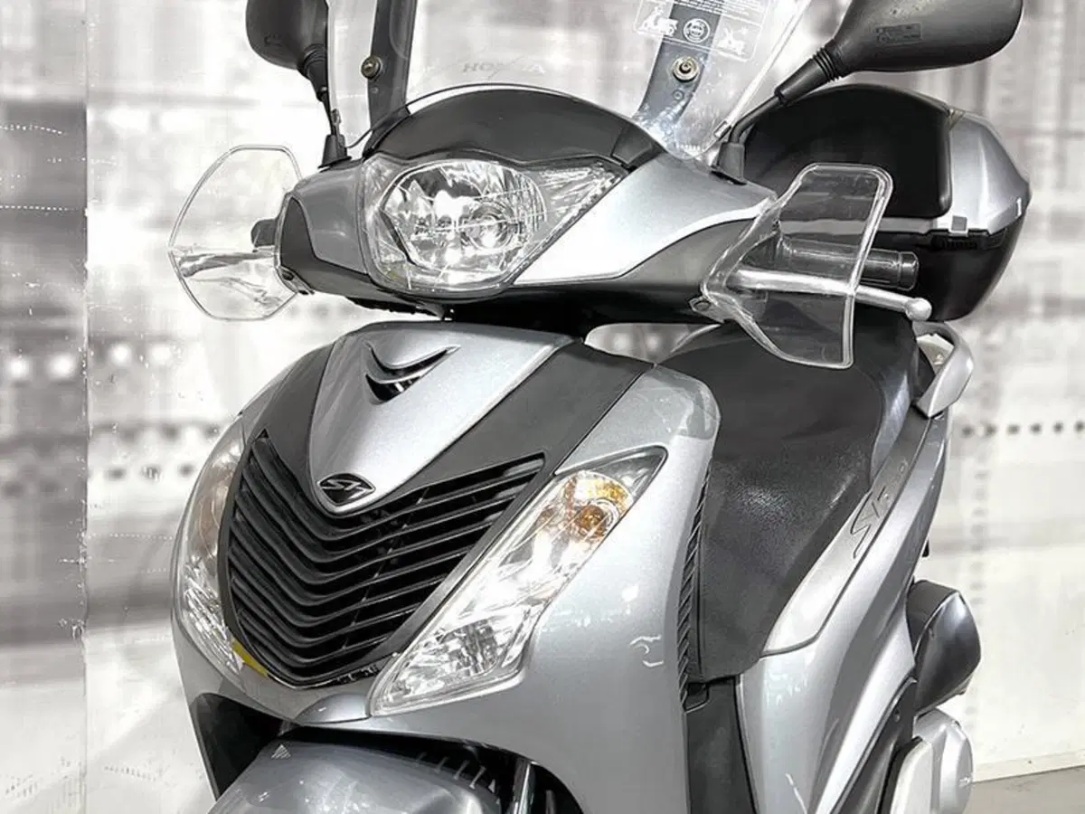 Honda SH 150i (2009 - 12) (9)