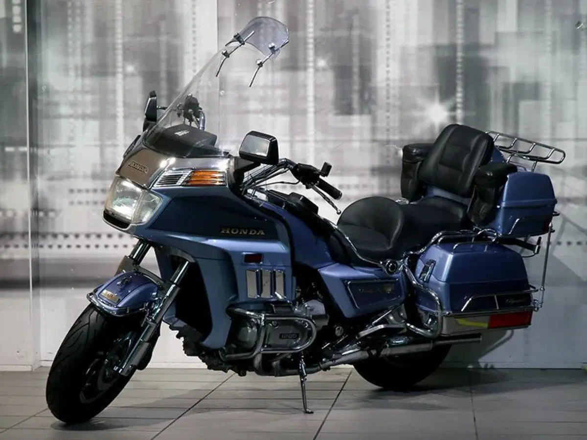 Honda GL 1200 Gold wing (7)