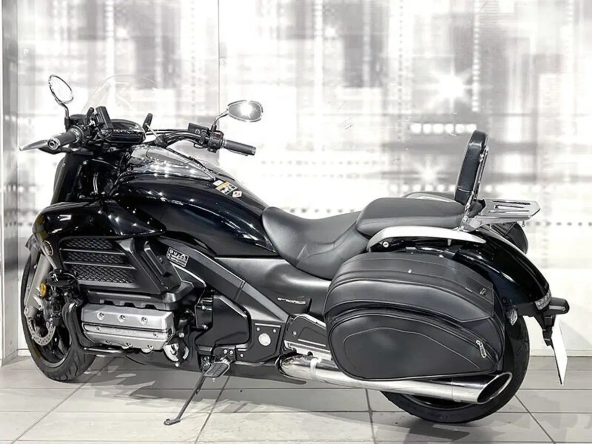 Honda GL 1800 F6C ABS (2014 - 16) (2)
