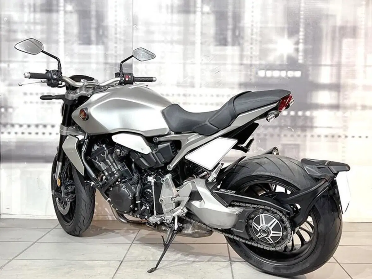 Honda CB 1000 R (2021 - 25) (2)